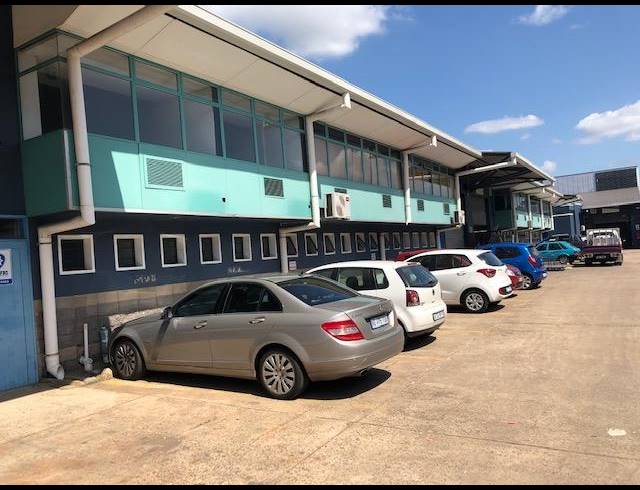 334M² MINI FACTORY TO LET IN RED HILL